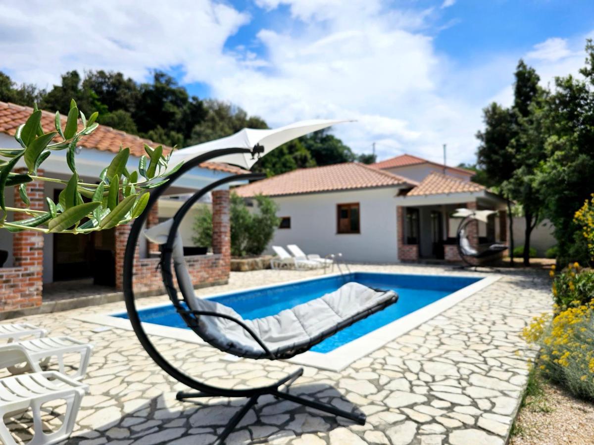Holiday Homes Sintija Kampor Esterno foto